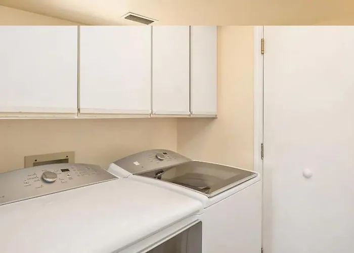 Spacious & Beautiful With Double Decks In Chapel Area