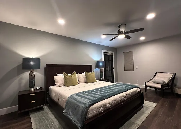 Spacious & Beautiful With Double Decks In Chapel Area